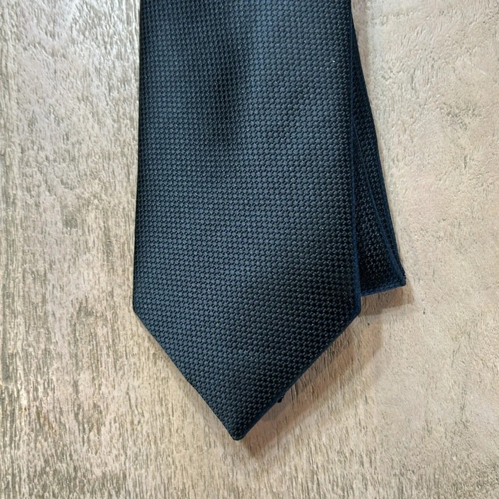Isaac Mizrahi Black Tie with pocket square